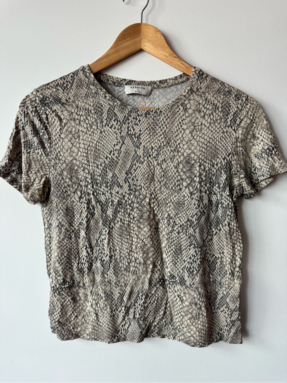 Aritzia Babaton Snakeskin Print Short Sleeve T-Shirt Women Small S Beige Grey